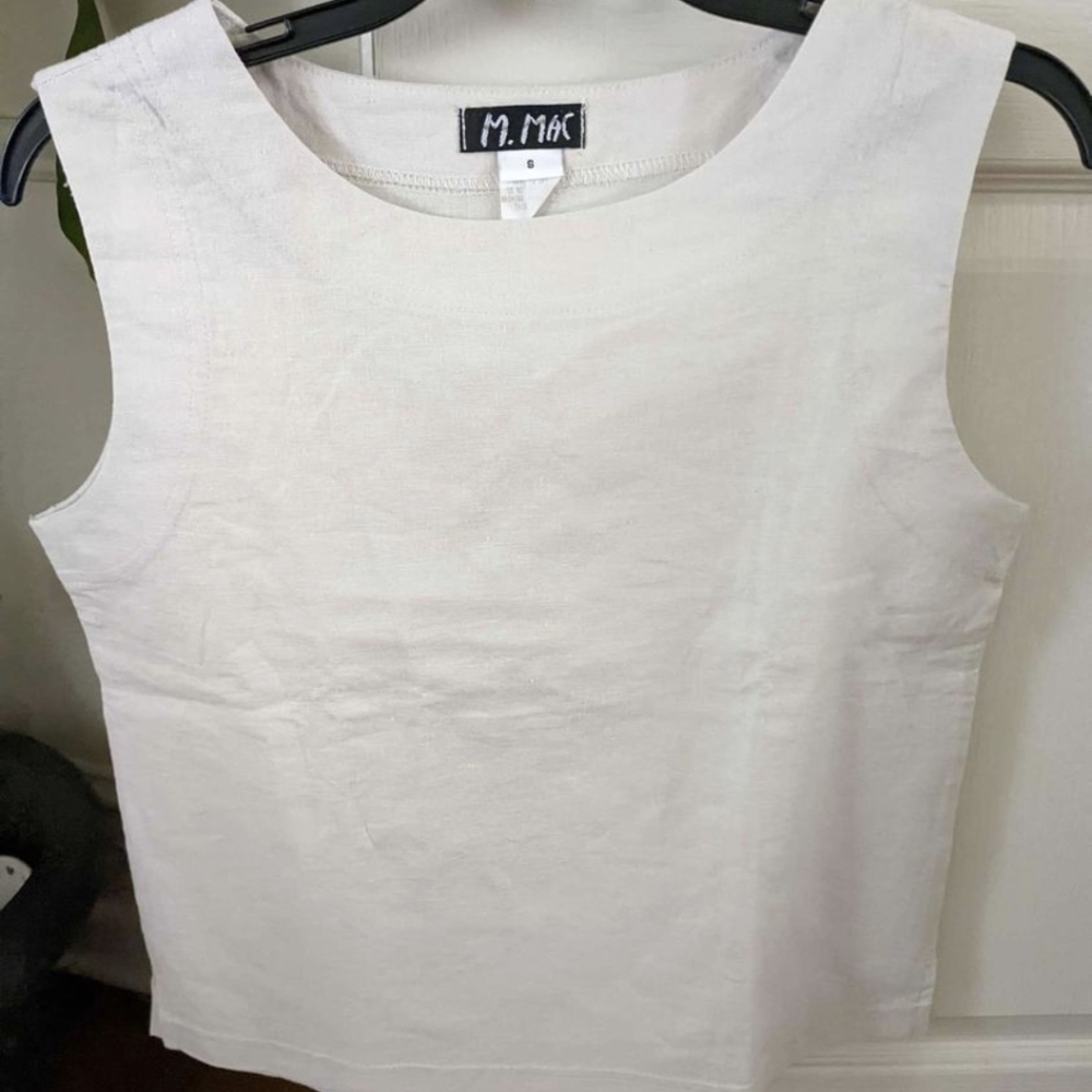 NWOT Beautiful, Chic, & Elegant Ladies Top In Light Beige